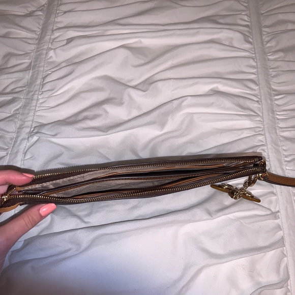 Michael kors wristlet - Picture 5 of 6